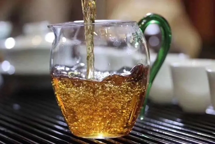 連“喉韻”和“鎖喉”都搞不清楚，就不要說懂普洱茶！