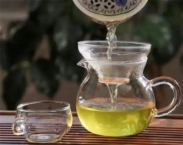 怎么快速清除茶垢？