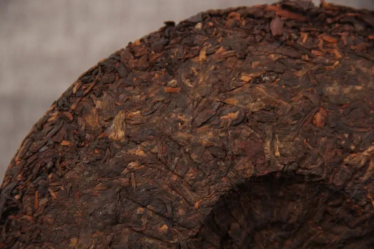 如何判斷普洱茶是否發(fā)霉？發(fā)霉的普洱茶應該怎么處理？