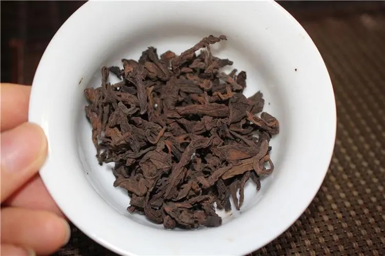 普洱茶的“樟香、棗香、糯香”等香味由什么決定？