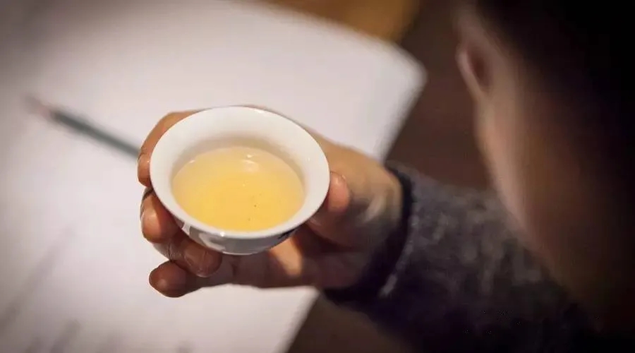 茶和水為什么會“分離”？